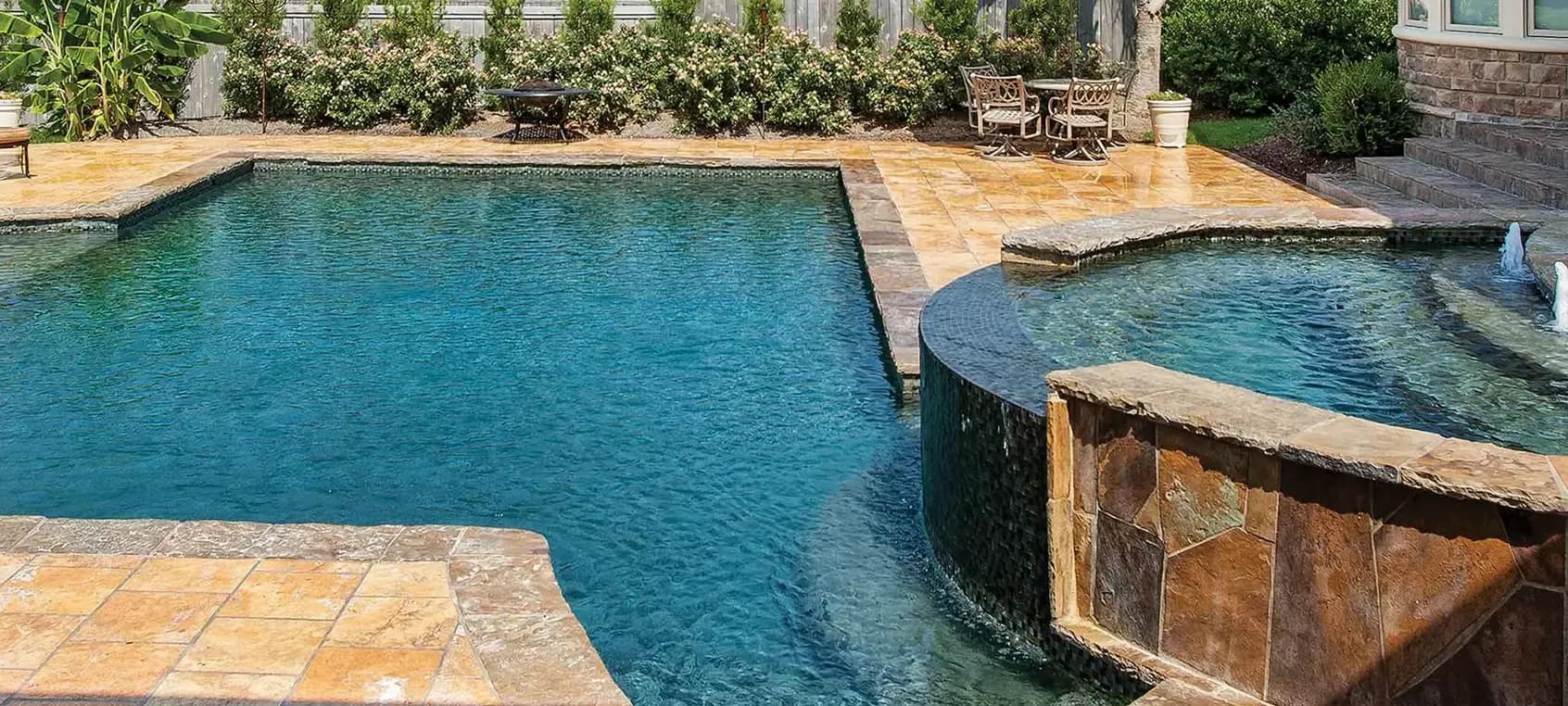 Pool finished in PebbleFina Emerald Galaxy (PTI photography)