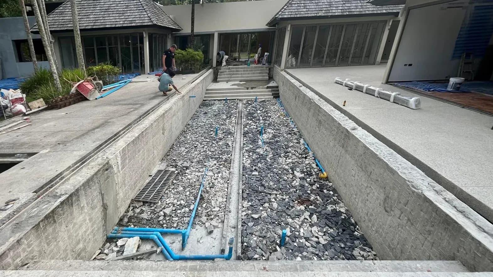 Courtyard lap pool before renovation