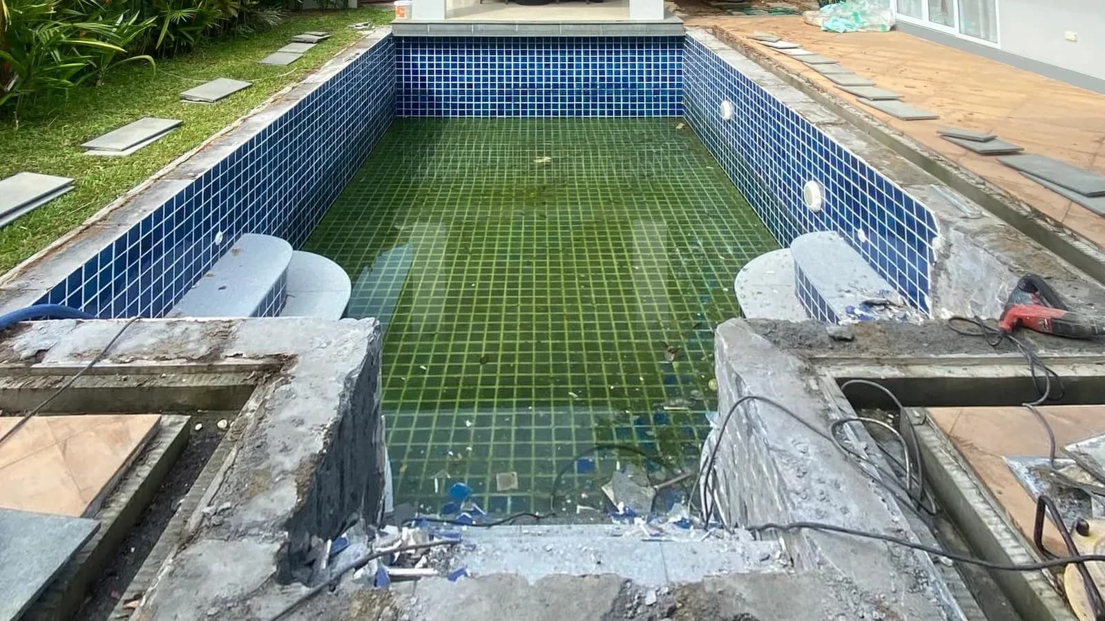Pavilion pool before renovation