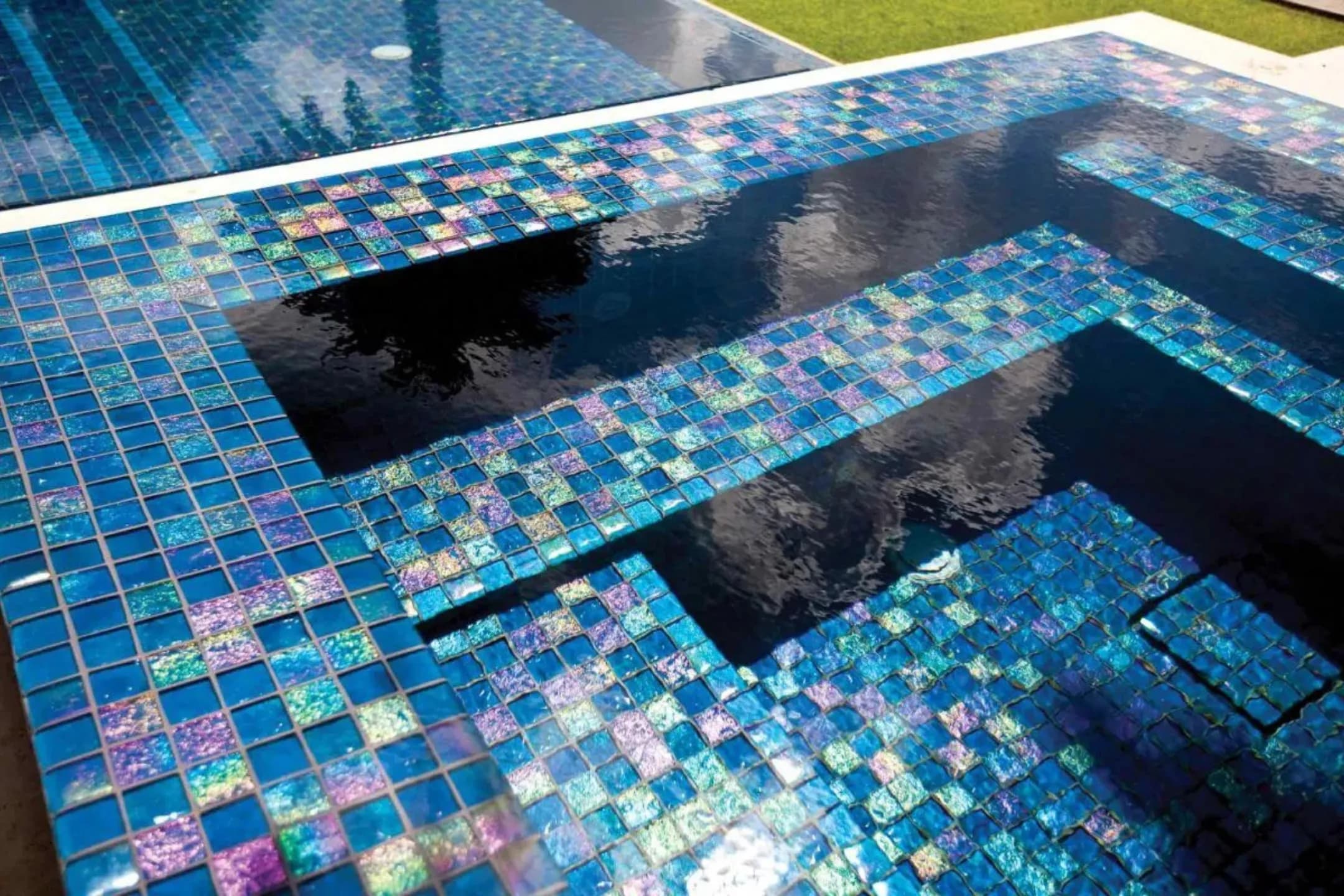 Spa and steps finished in iridescent blue Lightstreams glass tile