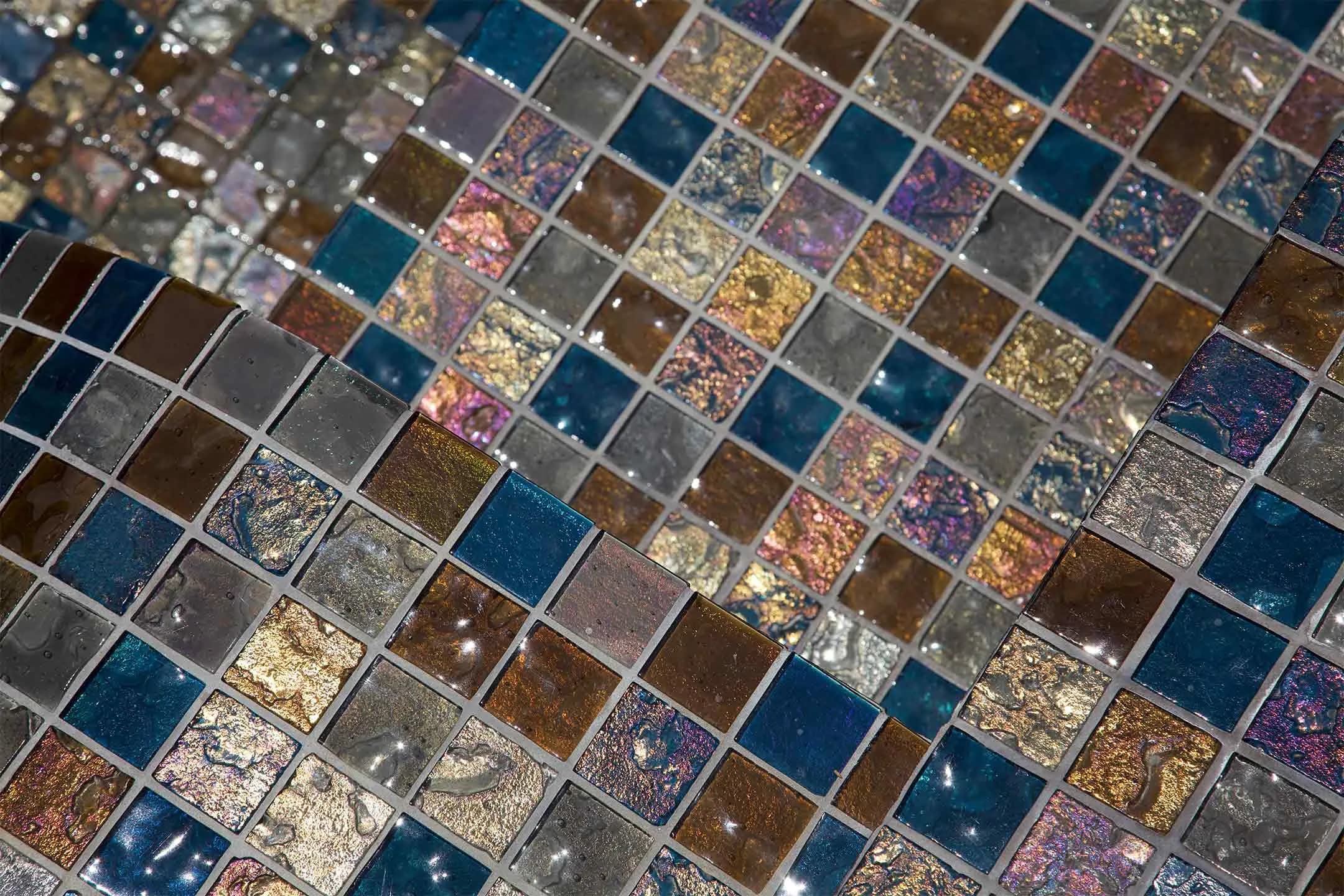 Close-up of Gold Iridescent SBBS Mix glass tile