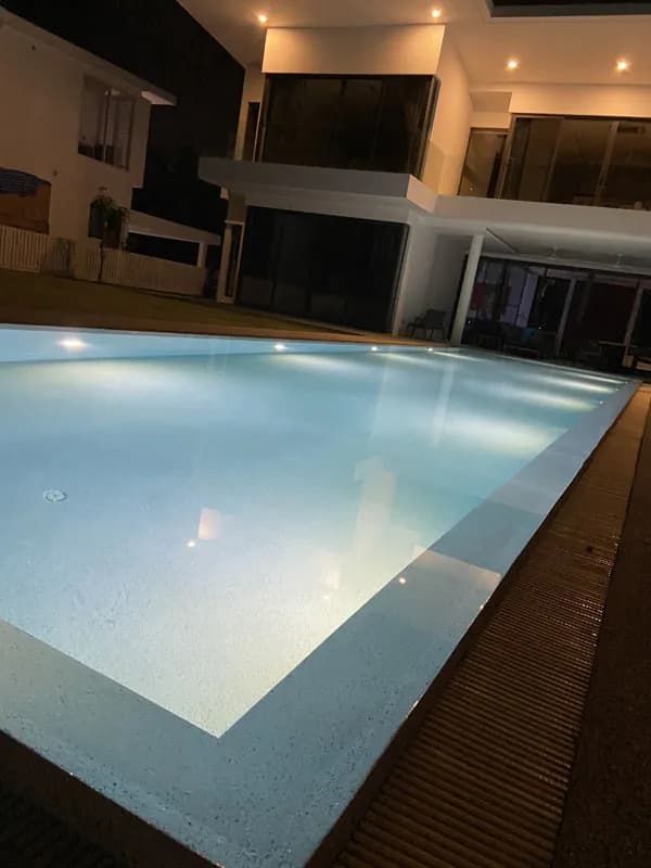 Laguna villa pool